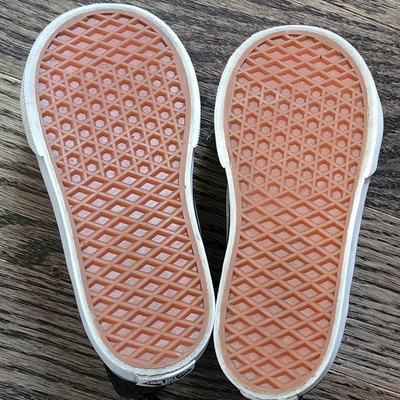 Brand New pair of Vans toddler size 7 shoes - Picture 10 of 12